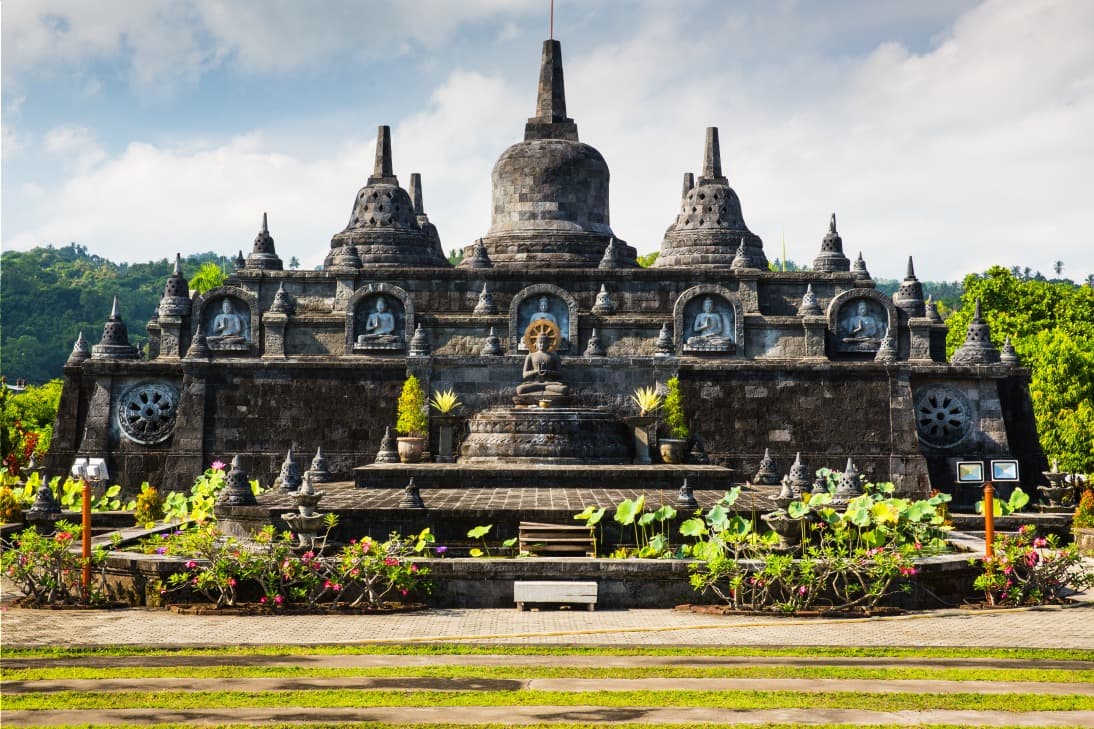 Bali si aspetta dal suo visitatori il rispetto dei suoi templi sacri