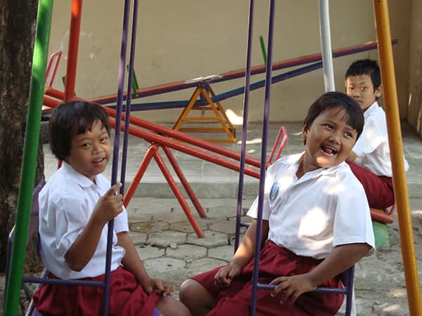 Un'associazione italiana per «dare spazio alla diversità in Indonesia»