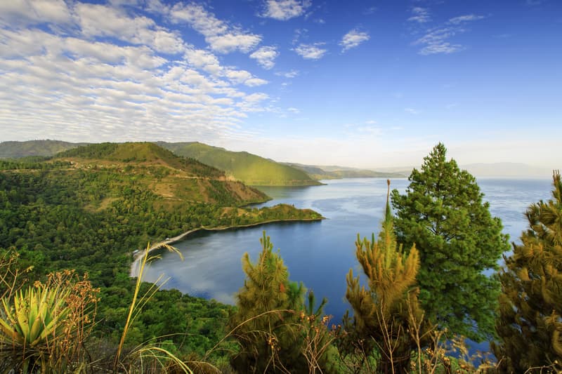 toba lake sumatra.jpg 2
