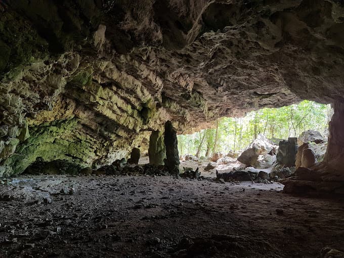 La Grotta Lene Hara